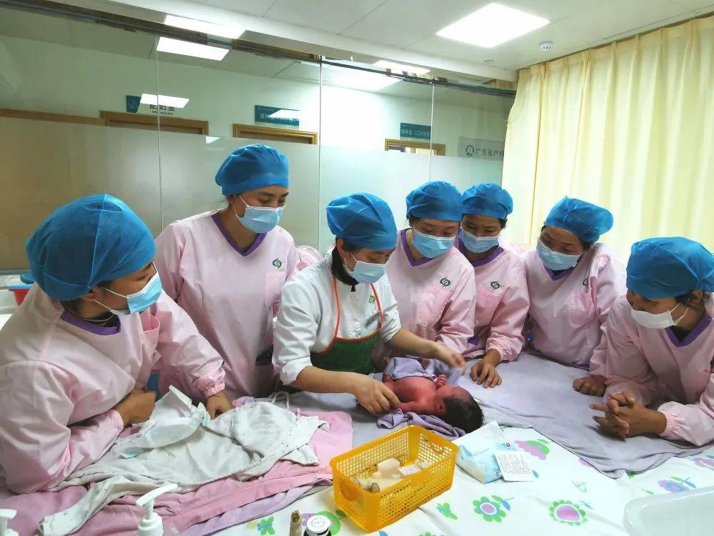 称多县妇婴监护型护送